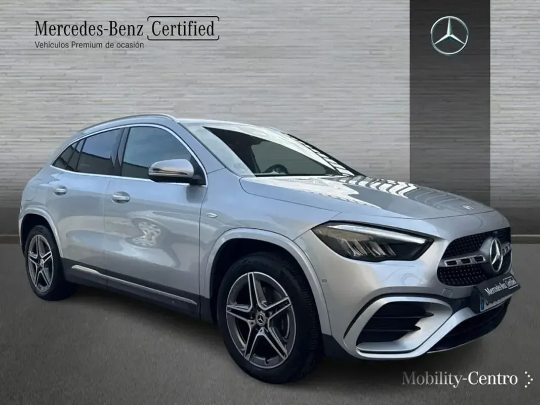 Usado Mercedes GLA250 163 CV (119 kW) 2025 Plata hightech SUV