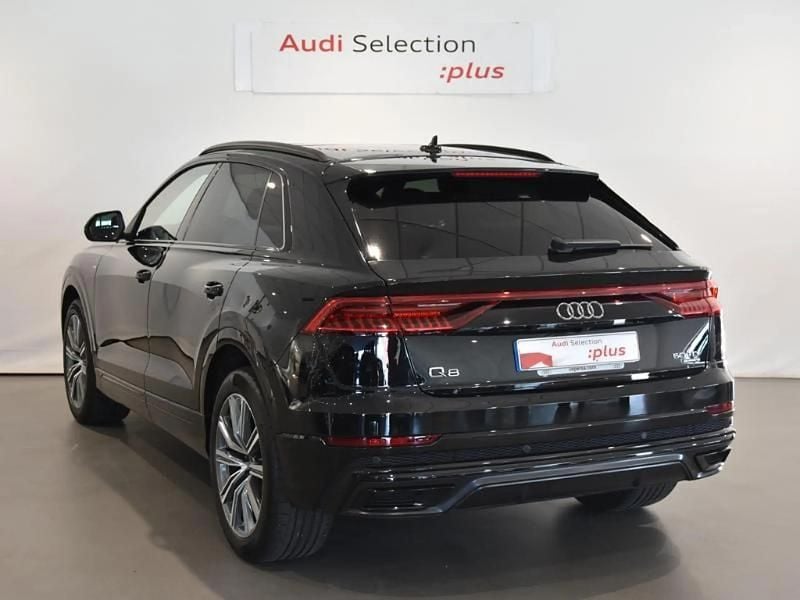 Usado Audi Q8 286 CV (210 kW) 2022 Negro SUV
