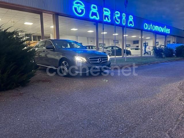 Usado Mercedes E220 194 CV (142 kW) 2017 Gris / plata Berlina