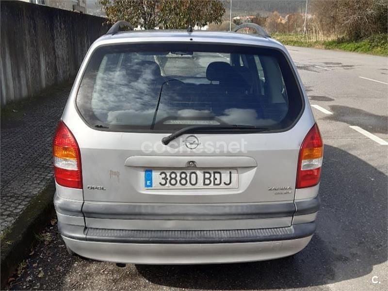 Usado Opel Zafira Elegance 82 CV (60 kW) 2000 Gris / plata Monovolumen