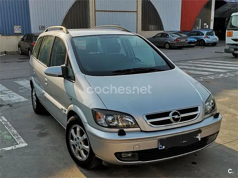Usado Opel Zafira Elegance 125 CV (91 kW) 2004 Blanco Monovolumen