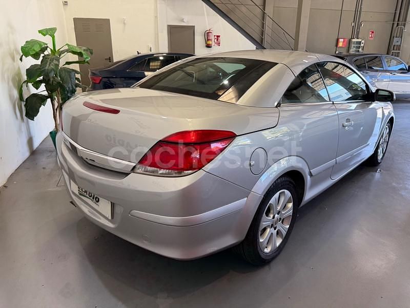 Usado Opel Astra Cabriolet Enjoy 150 CV (110 kW) 2009 Gris / plata Descapotable