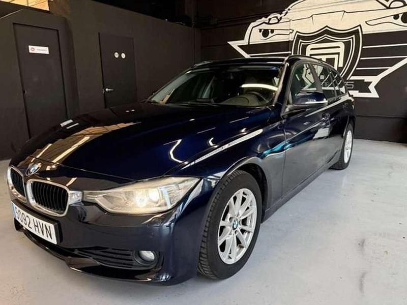 Usado BMW 318 143 CV (105 kW) 2014 Azul Familiar