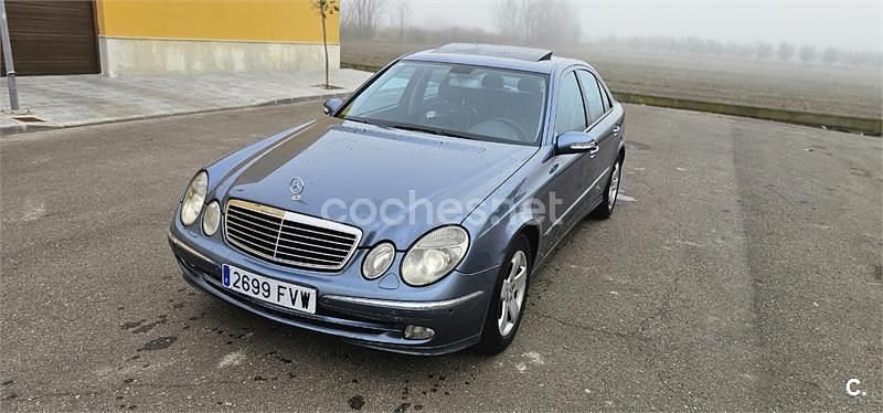 Usado Mercedes E270 Avantgarde 170 CV (125 kW) 2004 Azul Familiar