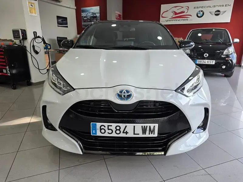 Usado Toyota Yaris Hybrid Plus 116 CV (85 kW) 2022 Blanco Berlina