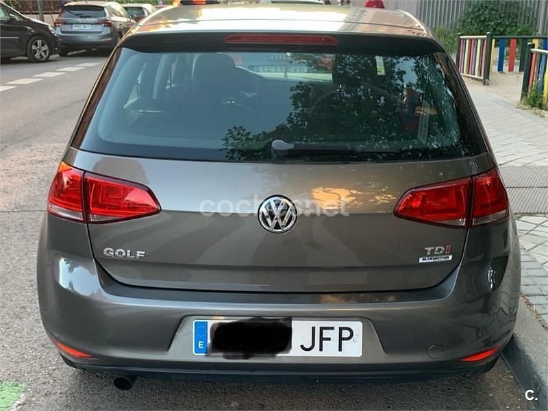 Usado VW Golf VII Advance 105 CV (77 kW) 2015 Gris / plata Berlina
