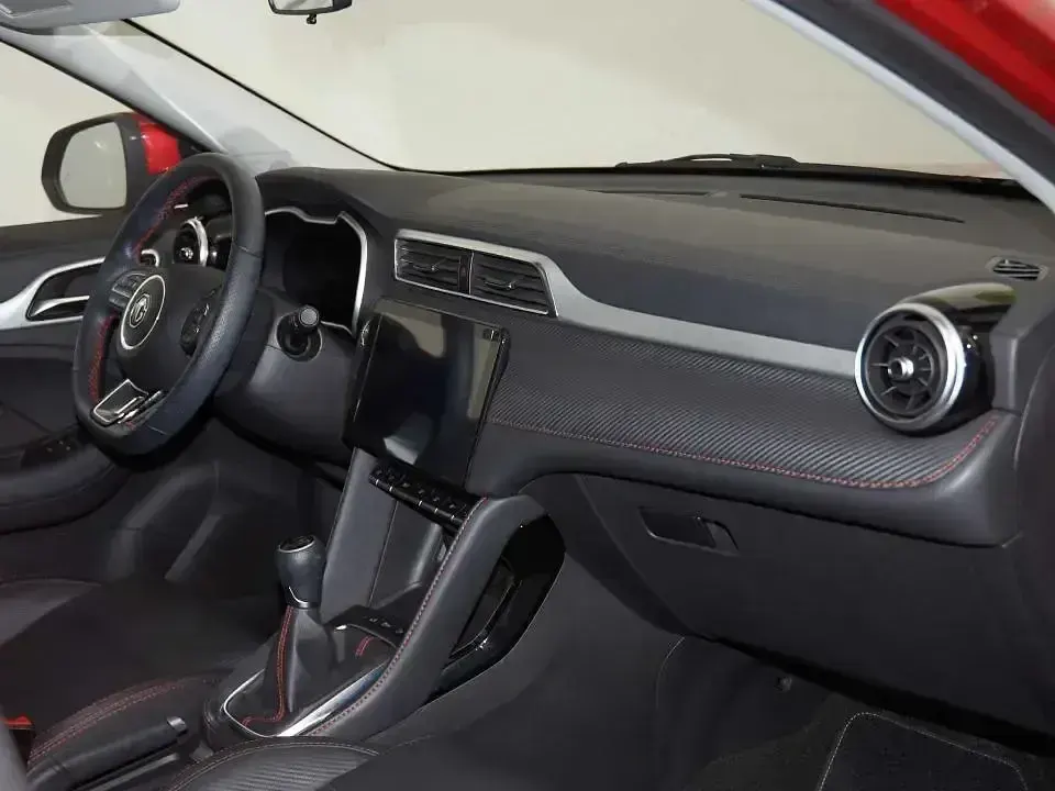 Usado MG ZS Luxury 111 CV (81 kW) 2023 Rojo SUV