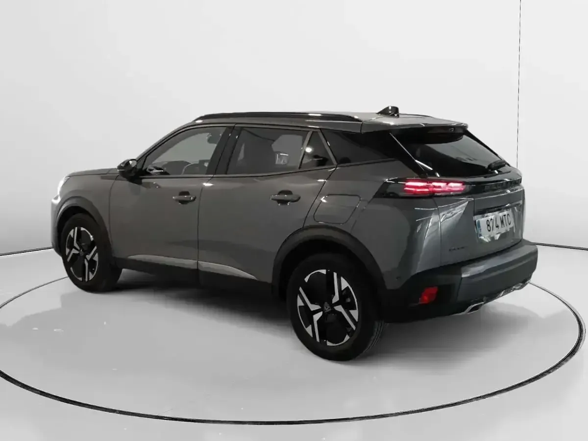 Usado Peugeot 2008 Allure 130 CV (95 kW) 2024 Gris / plata SUV