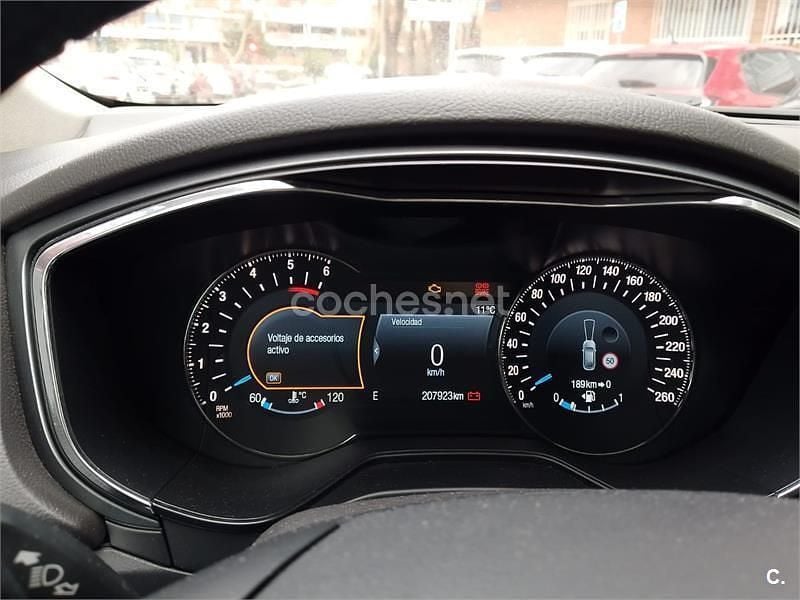 Usado Ford Mondeo Titanium 180 CV (132 kW) 2017 Granate Familiar