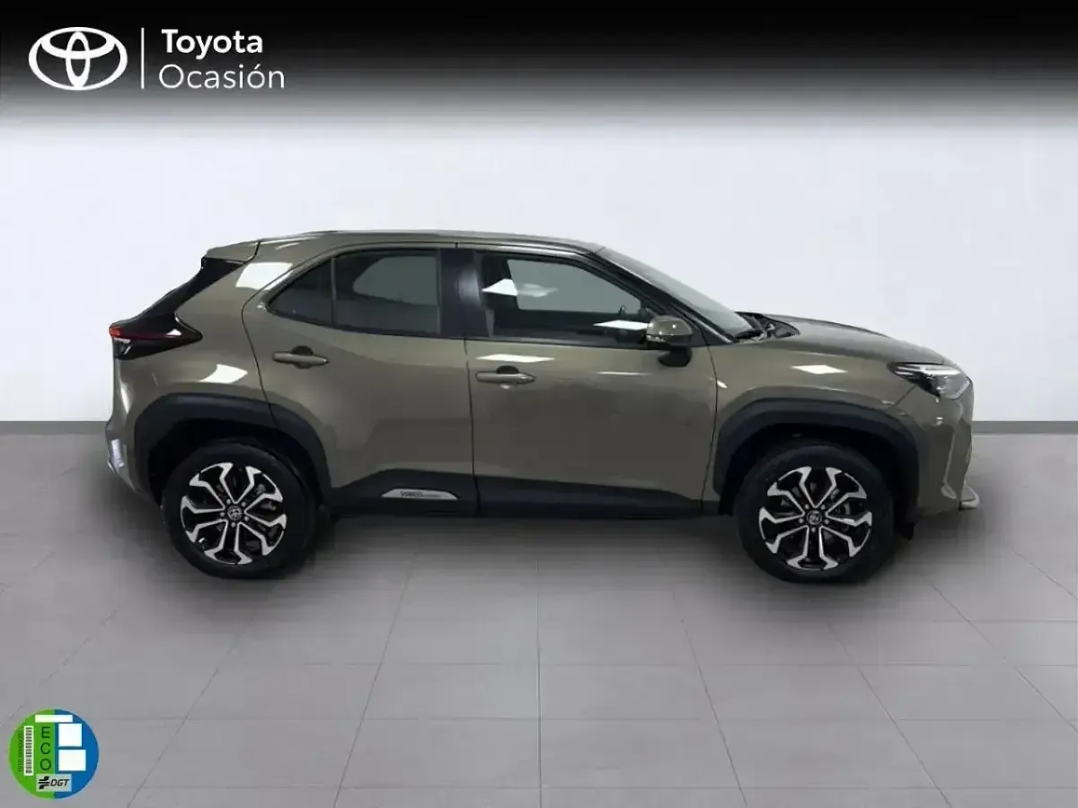 Usado Toyota Yaris Active 116 CV (85 kW) 2023 Negro Utilitario
