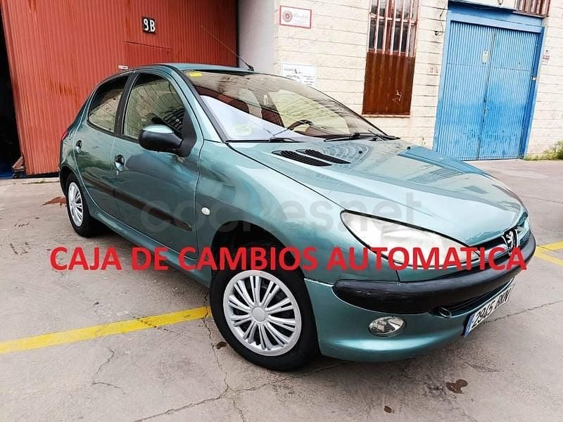Usado Peugeot 206 110 CV (80 kW) 2001 Verde Berlina