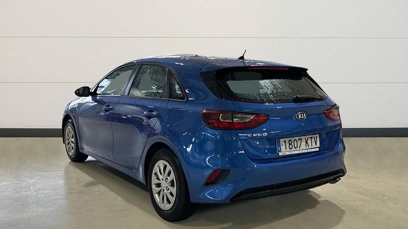 Usado Kia Ceed 100 CV (73 kW) 2019 Azul Utilitario