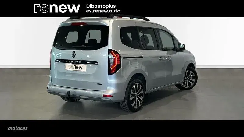 Usado Renault Kangoo Techno 88 kW (120 CV) 2025 Gris / plateado Monovolumen