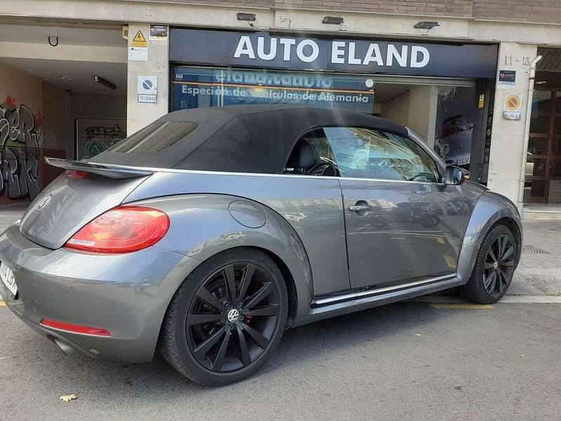 Usado VW Beetle Cabriolet R-line 220 CV (161 kW) 2016 Gris Descapotable
