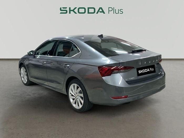 Usado Skoda Octavia Selection 204 CV (150 kW) 2024 Gris Berlina