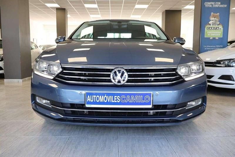 Usado VW Passat Advance 150 CV (110 kW) 2018 Azul Berlina