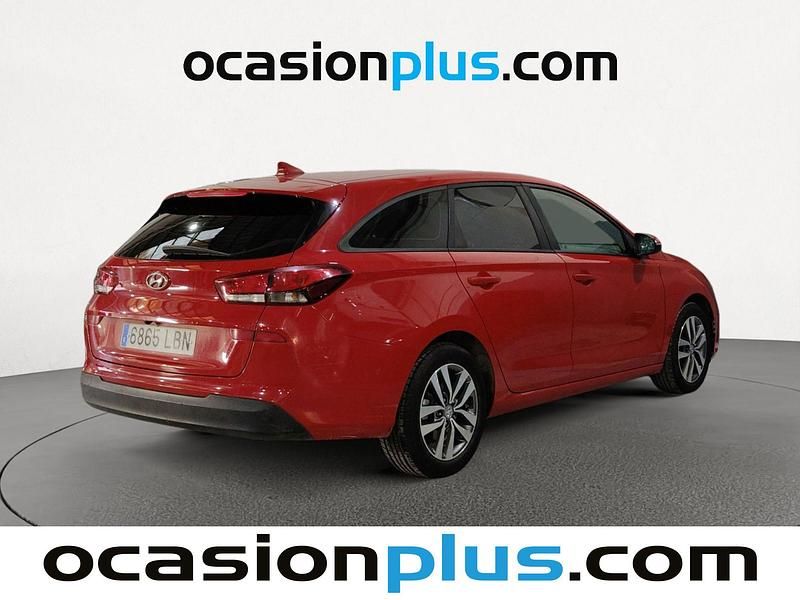 Usado Hyundai i30 116 CV (85 kW) 2019 Rojo Familiar