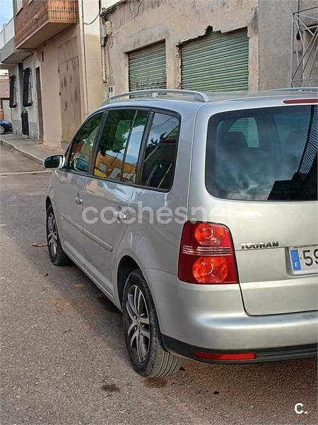 Usado VW Touran 105 CV (77 kW) 2007 Gris / plata Monovolumen