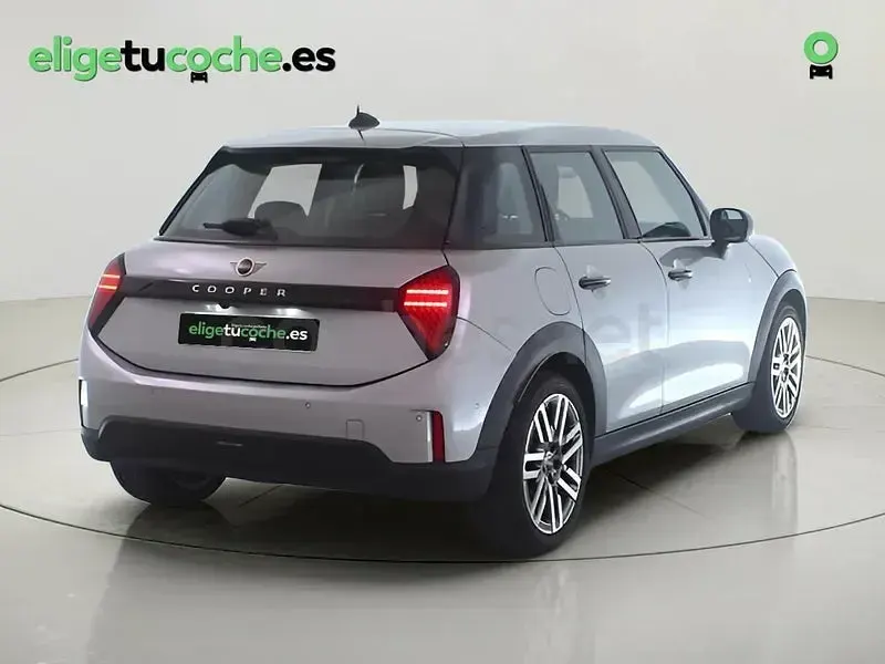 Usado Mini Cooper 114 kW (156 CV) 2025 Gris / plata Utilitario