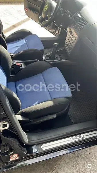 Usado VW Golf IV 110 CV (80 kW) 2000 Negro Berlina