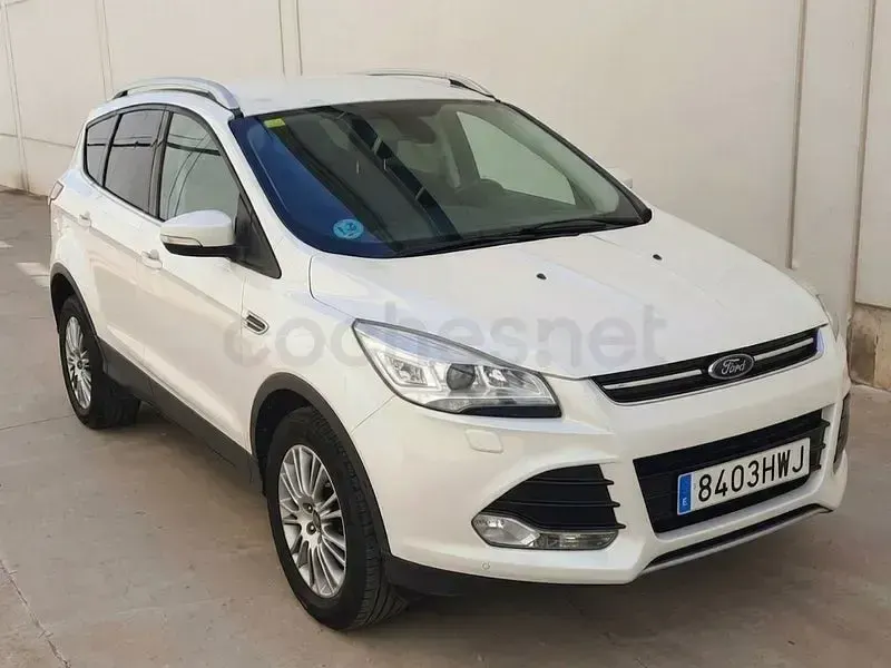Usado Ford Kuga Titanium 150 CV (110 kW) 2014 Blanco SUV