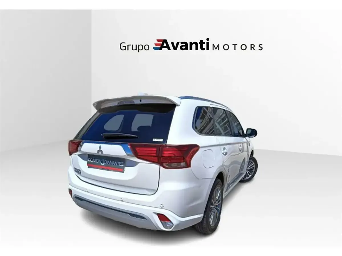 Usado Mitsubishi Outlander P-HEV 224 CV (164 kW) 2019 Blanco SUV