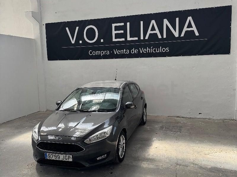 Begagnad Ford Focus Trend 120 HK (88 kW) 2015 Blå Sedan