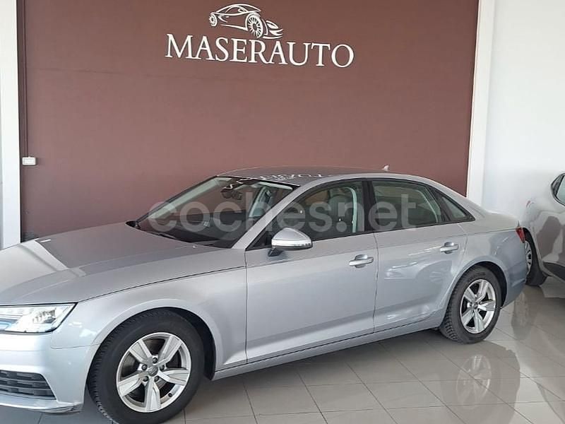 Usado Audi A4 Advanced 150 CV (110 kW) 2018 Gris / plata Berlina