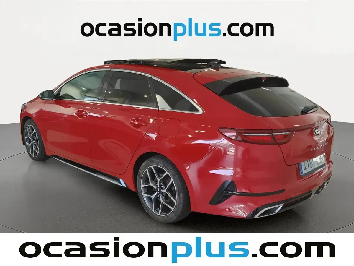 Usado Kia ProCeed GT-Line 140 CV (102 kW) 2019 Rojo Familiar