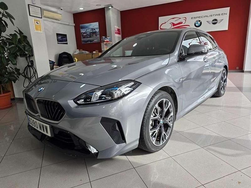Usado BMW 120 Comfort Edition 163 CV (119 kW) 2024 Gris / plata Utilitario