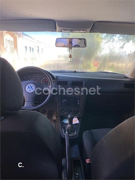 Usado VW Bora Highline 115 CV (84 kW) 2002 Gris / plata Berlina