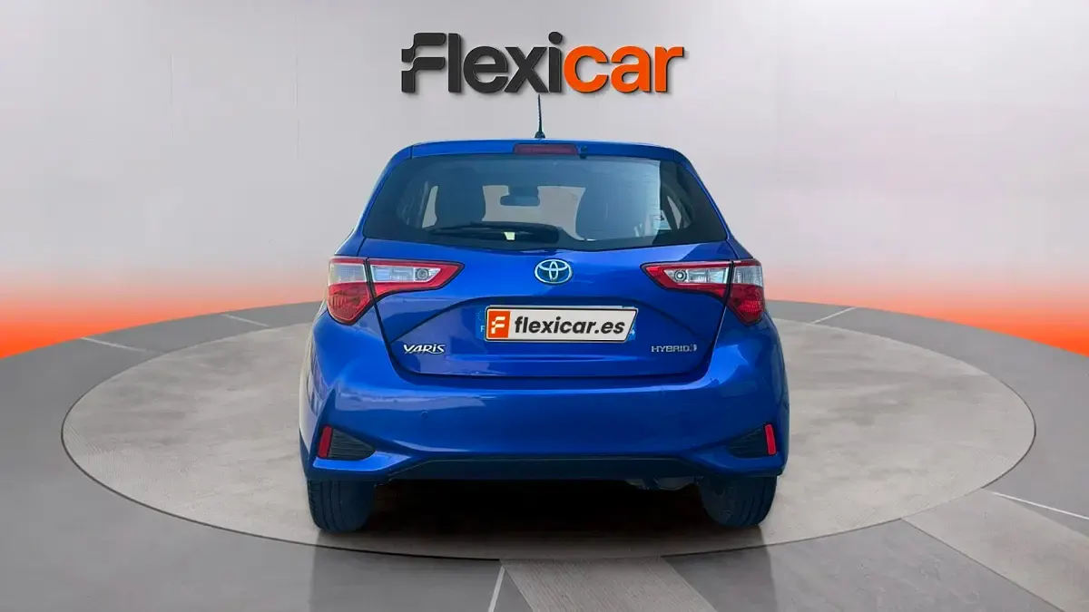 Usado Toyota Yaris Hybrid Business Edition 116 CV (85 kW) 2020 Azul Berlina