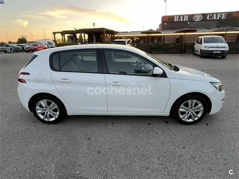 Usado Peugeot 308 Access 82 CV (60 kW) 2014 Blanco Berlina