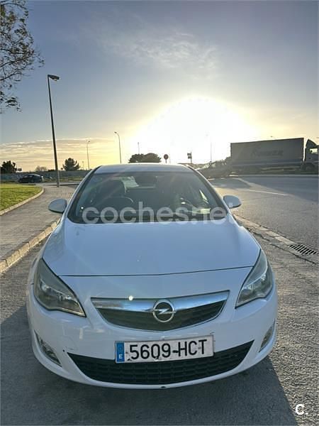 Usado Opel Astra Selective 110 CV (80 kW) 2011 Blanco Berlina