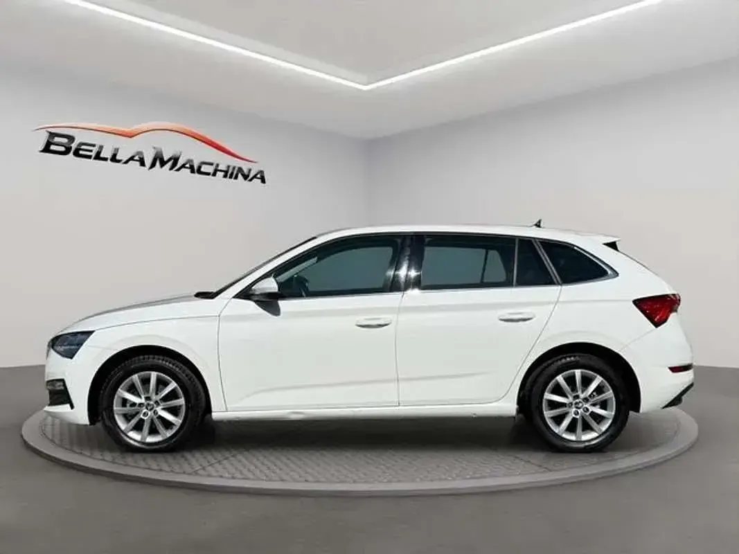 Usado Skoda Scala Ambition 116 CV (85 kW) 2021 Blanco Utilitario