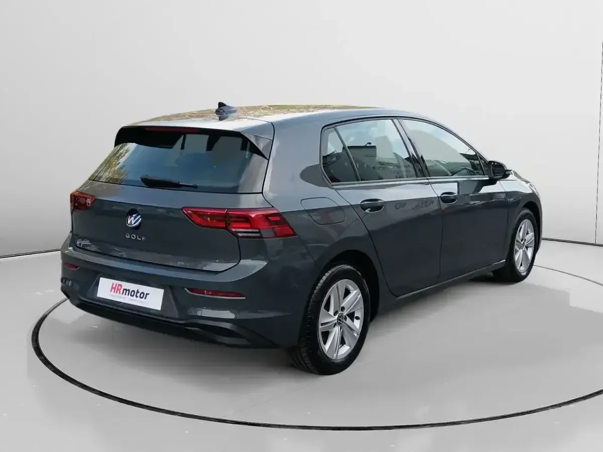 Usado VW Golf VIII Life 110 CV (80 kW) 2024 Gris Berlina