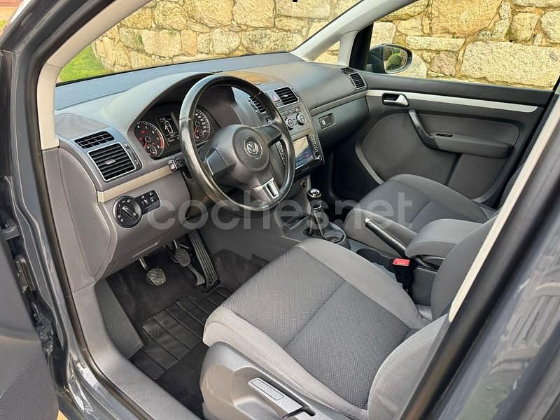 Usado VW Touran Edition 105 CV (77 kW) 2014 Gris / plata Monovolumen