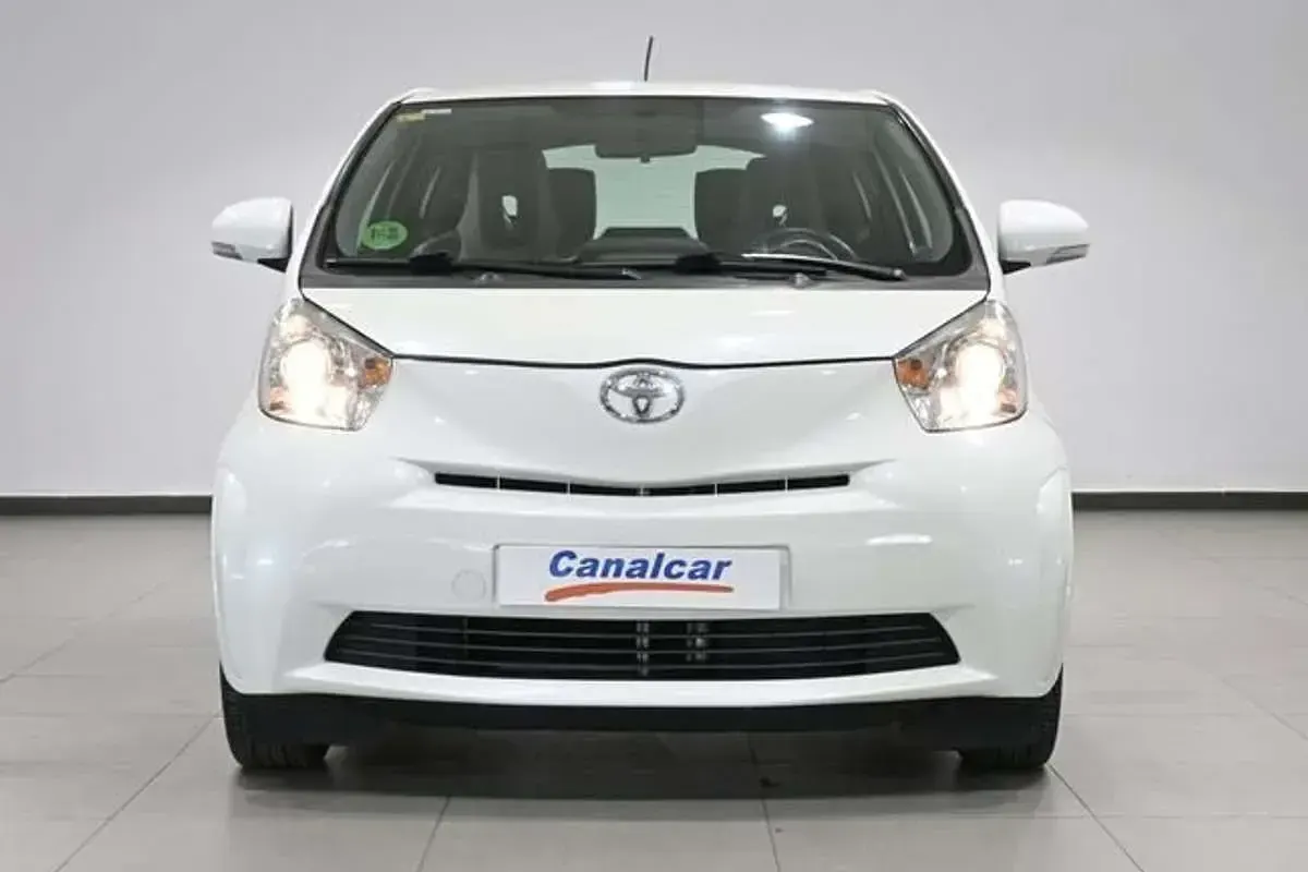 Usado Toyota iQ 68 CV (50 kW) 2010 Blanco Utilitario