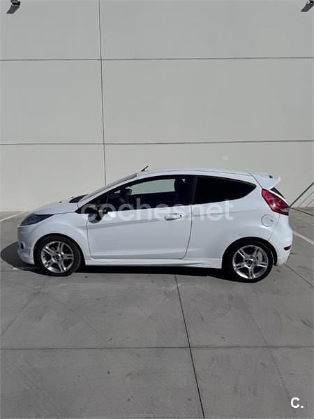 Usado Ford Fiesta Sport 95 CV (69 kW) 2012 Blanco Utilitario