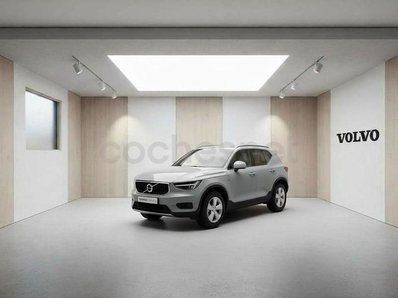 Usado Volvo XC40 163 CV (119 kW) 2024 Gris / plata SUV