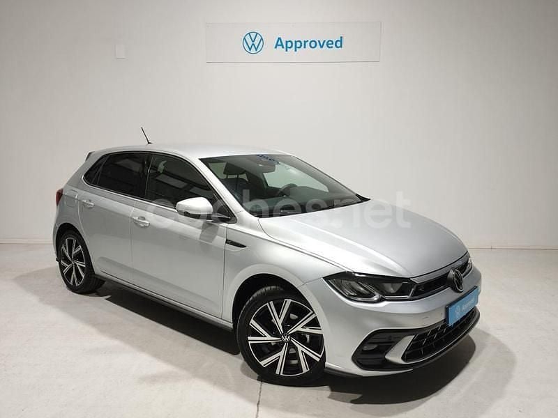 Gris plata Usado 2024 VW Polo R-line Berlina | 21.990 € (Un poco caro) - Imagen 1/4