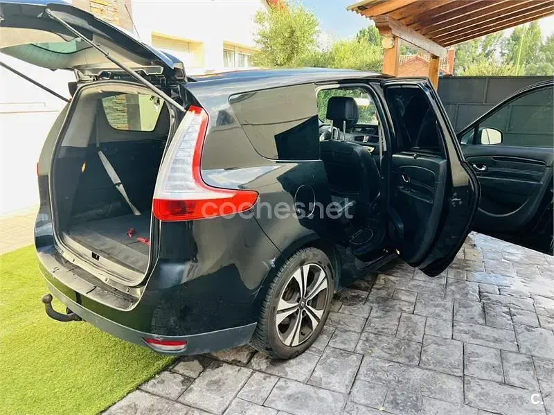Usado Renault Grand Scénic III Bose Edition 150 CV (110 kW) 2011 Negro Monovolumen