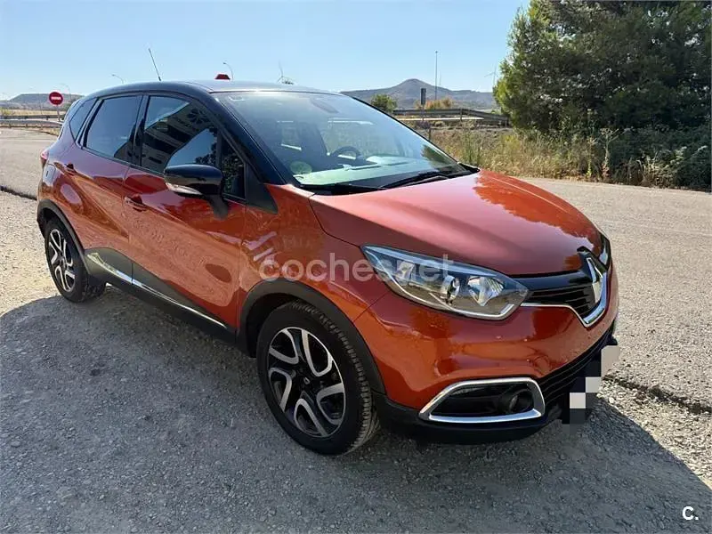 Usado Renault Captur Zen 120 CV (88 kW) 2015 Naranja SUV