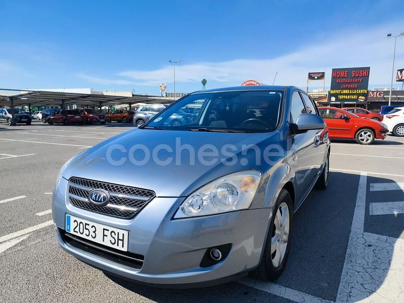 Azul Usado 2007 Kia Ceed Active Berlina | 5550 € (Precio justo) - Imagen 1/4