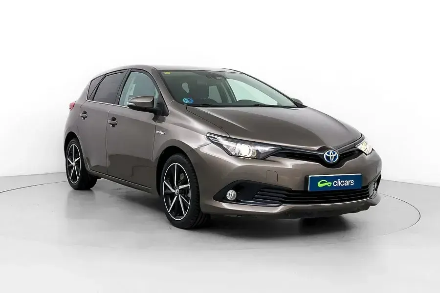 Usado Toyota Auris Hybrid Active 136 CV (100 kW) 2018 Marrón Berlina