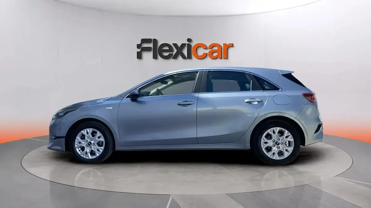 Usado Kia Ceed 136 CV (100 kW) 2023 Gris Utilitario