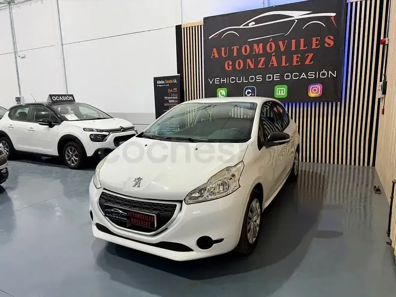 Usado Peugeot 208 Access 82 CV (60 kW) 2014 Blanco Utilitario