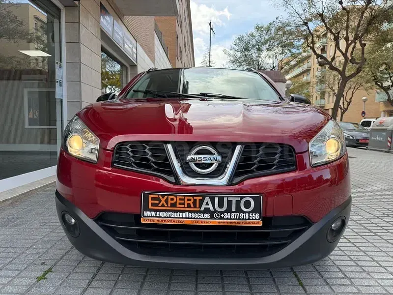 Usado Nissan Qashqai 360º 117 CV (86 kW) 2012 Granate SUV