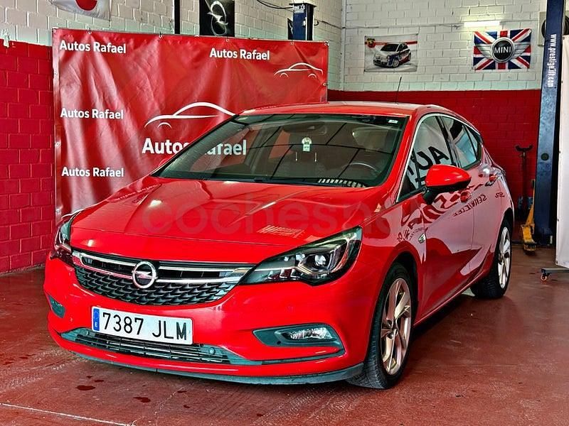 Usado Opel Astra Elegance 136 CV (100 kW) 2016 Rojo Berlina