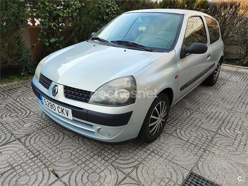 Usado Renault Clio II Authentique 60 CV (44 kW) 2003 Gris / plata Berlina